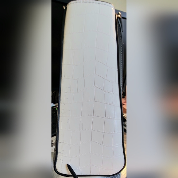 Elegant Blue and White Crocodile Pattern Handbag & Wallet Set Shoulder Strap EUC - Picture 5 of 10